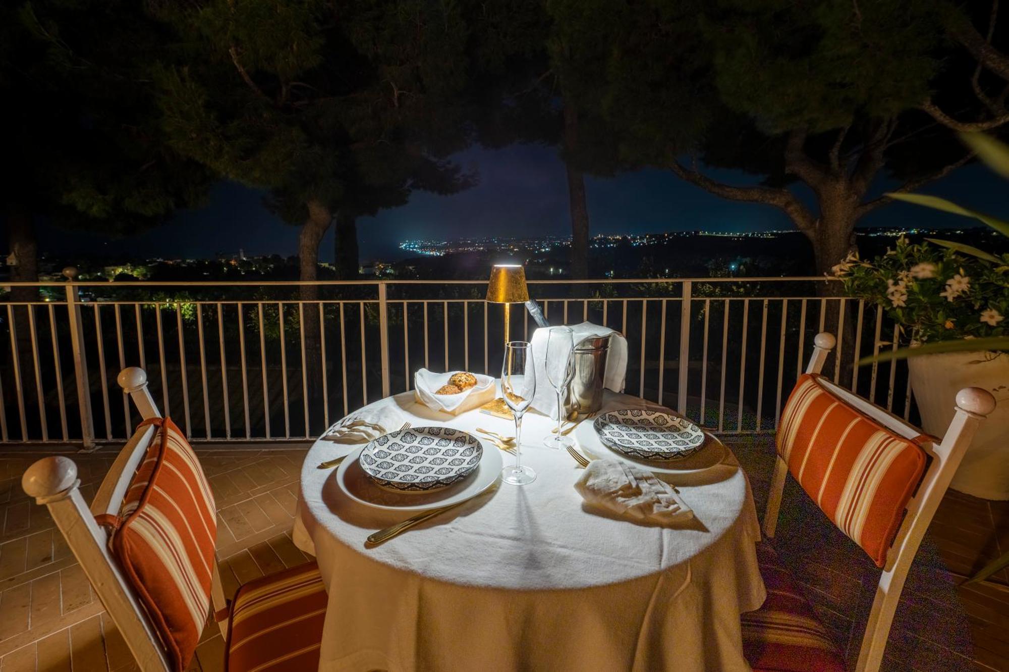 시롤로 Tra Gli Alberi E Il Mare B&B 외부 사진